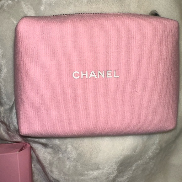 NIB Chanel Pink Women's Make-up Bag - Picture 9 of 9